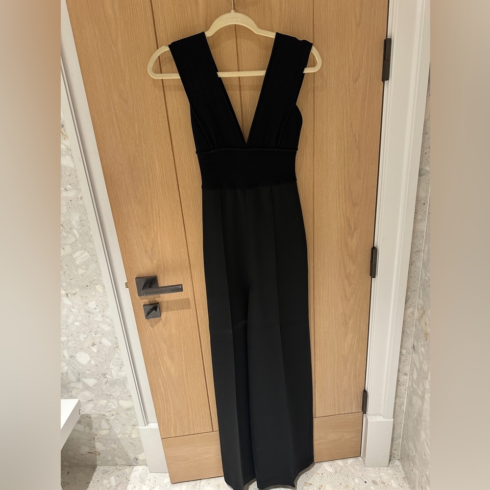 Black v neck sleeveless jumpsuit
